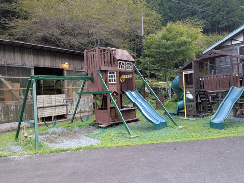 滝の迫力◎!川遊びも満喫!アットホームなキャンプ場 山水徳間の里キャンプ場 ファミリーキャンプ 区画サイト ひなはるさんのキャンプブログ CAMPiii(キャンピー) -キャンプ専用SNS キャンプのすべてがここに集まる-