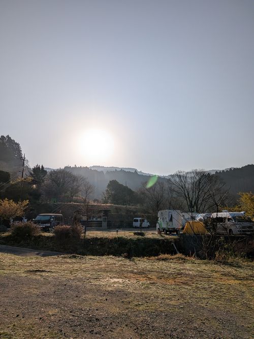 ハスラーが気になる(標高 約150m)(RVパーク(区画、電源付) 3000円)) RVパーク 七里川 ソロキャンプ グループキャンプ オートサイト 区画サイト IZUIZUさんのキャンプブログ CAMPiii（キャンピー） -キャンプ専用SNS キャンプのすべてがここに集まる-