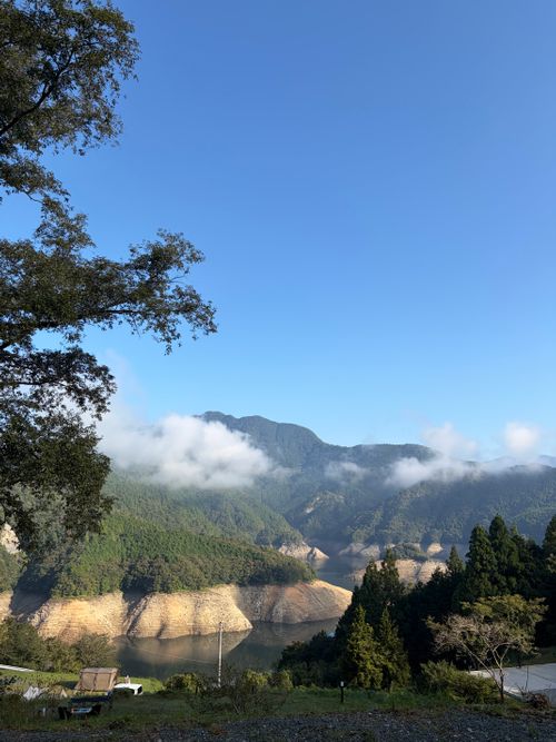 四国の水瓶早明浦ダムの湖畔でキャンプ さめうらテントパーク ソロキャンプ 区画サイト ゆうさんさんのキャンプブログ CAMPiii（キャンピー） -キャンプ専用SNS キャンプのすべてがここに集まる-