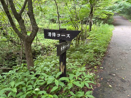 霧けむる泉ヶ岳 オーエンス泉岳自然ふれあい館 ソロキャンプ 区画サイト やまなかさんのキャンプブログ CAMPiii（キャンピー） -キャンプ専用SNS キャンプのすべてがここに集まる-