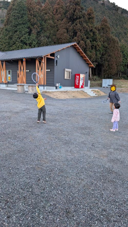 雪が解け　妻が目覚めた　誕生日🎂 FUNAYAMA MOUNTAIN ファミリーキャンプ 区画サイト オートサイト ヒゲキャンさんのキャンプブログ CAMPiii（キャンピー） -キャンプ専用SNS キャンプのすべてがここに集まる-