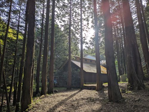 安定のクアハウス クアハウス山小屋 ソロキャンプ 区画サイト 週末スナフキンさんのキャンプブログ CAMPiii（キャンピー） -キャンプ専用SNS キャンプのすべてがここに集まる-