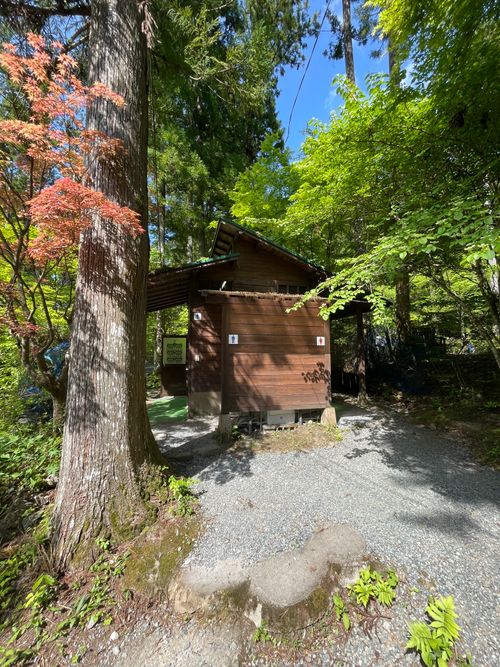 最高のロケーション！同僚と道志村にある、とやの沢オートキャンプ場へ とやの沢・オートキャンプ場 ソロキャンプ グループキャンプ 区画サイト オートサイト ma9さんのキャンプブログ CAMPiii（キャンピー） -キャンプ専用SNS キャンプのすべてがここに集まる-