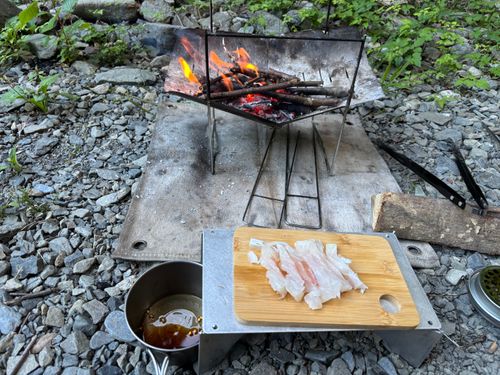 【過去キャン】夏。オジサンだって足を川に浸したい。 原始村キャンプ場＆食事処ムッカ ソロキャンプ 区画サイト ASAPさんのキャンプブログ CAMPiii（キャンピー） -キャンプ専用SNS キャンプのすべてがここに集まる-