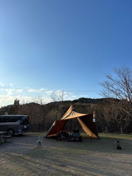 TOP画を『タヌキ』にしたら、メインがなくなるので『桜』にする！ くつわ池自然公園キャンプ場 ソロキャンプ フリーサイト とのさんのキャンプブログ CAMPiii（キャンピー） -キャンプ専用SNS キャンプのすべてがここに集まる-