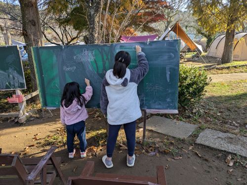 2025最終キャンプ　in勝浦 RECAMP 勝浦（旧しあわせの丘リゾート) ファミリーキャンプ グループキャンプ 区画サイト ひなはるさんのキャンプブログ CAMPiii（キャンピー） -キャンプ専用SNS キャンプのすべてがここに集まる-