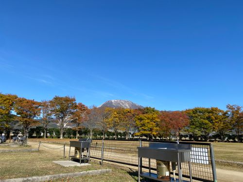 新幕から伊吹山を臨む グリーンパーク山東 ファミリーキャンプ 区画サイト だっちーさんのキャンプブログ CAMPiii（キャンピー） -キャンプ専用SNS キャンプのすべてがここに集まる-