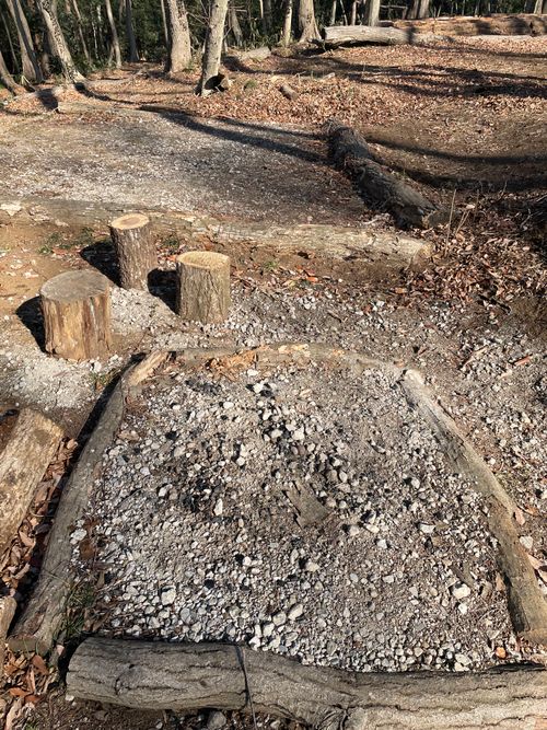 薪放題に満足🪵 くにあきの森：あなたまかせのキャンプ場 グループキャンプ ソロキャンプ フリーサイト もるがんさんのキャンプブログ CAMPiii（キャンピー） -キャンプ専用SNS キャンプのすべてがここに集まる-