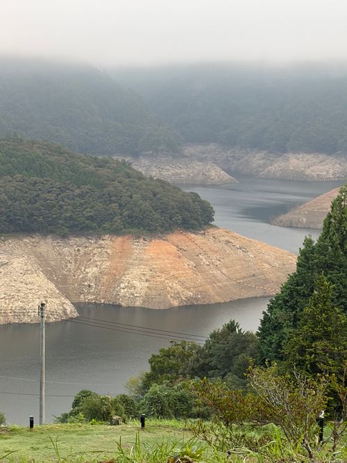 四国の水瓶早明浦ダムの湖畔でキャンプ さめうらテントパーク ソロキャンプ 区画サイト ゆうさんさんのキャンプブログ CAMPiii（キャンピー） -キャンプ専用SNS キャンプのすべてがここに集まる-