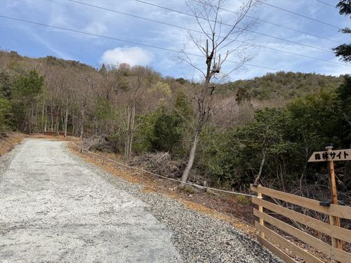 雨だ🌧キャンプに行こう🏕 やはずの森倶楽部 ファミリーキャンプ オートサイト ぐうたら夫婦さんのキャンプブログ CAMPiii（キャンピー） -キャンプ専用SNS キャンプのすべてがここに集まる-