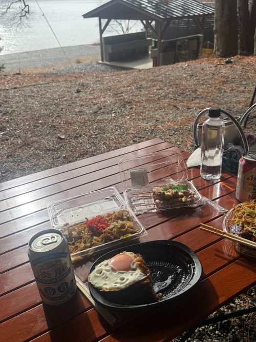 雨キャンプ 本栖レークサイドキャンプ場 グループキャンプ 区画サイト オートサイト ちはみなさんのキャンプブログ CAMPiii（キャンピー） -キャンプ専用SNS キャンプのすべてがここに集まる-