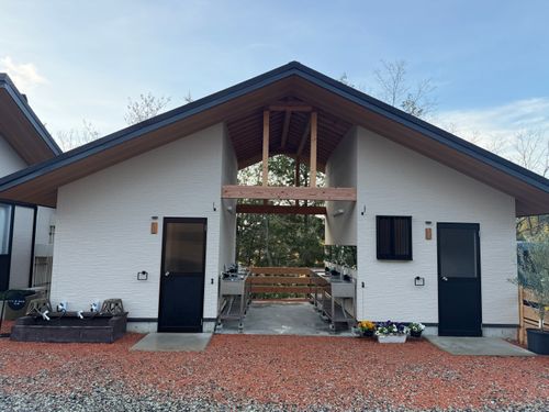 雨だ🌧キャンプに行こう🏕 やはずの森倶楽部 ファミリーキャンプ オートサイト ぐうたら夫婦さんのキャンプブログ CAMPiii（キャンピー） -キャンプ専用SNS キャンプのすべてがここに集まる-