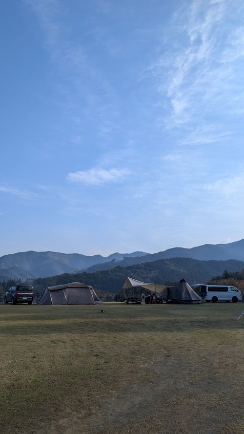 春の熊本でお花見ファミグル🌸🏕️🌸 ゆのまえグリーンパレス ファミリーキャンプ グループキャンプ 区画サイト オートサイト ヒゲキャンさんのキャンプブログ CAMPiii（キャンピー） -キャンプ専用SNS キャンプのすべてがここに集まる-