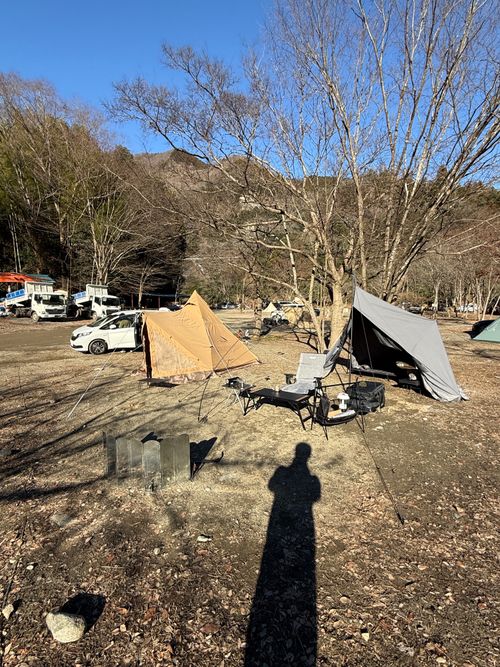 2025年キャンプ納め@新戸キャンプ場 新戸キャンプ場 グループキャンプ 区画サイト はすさんのキャンプブログ CAMPiii（キャンピー） -キャンプ専用SNS キャンプのすべてがここに集まる-