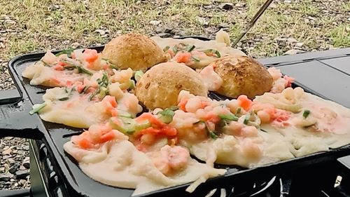 静かな平日、つり橋の下でたこ焼きデイキャンプ｜プロ級の絶品たこ焼き完成！【ニューギア】アルペンアウトドアユニットテーブル&times;タフ丸Jr初使用！ ソロキャンプ フリーサイト HOTさんのキャンプブログ CAMPiii（キャンピー） -キャンプ専用SNS キャンプのすべてがここに集まる-