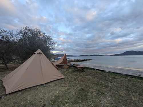 2025年締めキャンプ。ヤギと猫と魚と人生最高峰への決意。 ホシアカリ 波うち グループキャンプ 区画サイト NATSUさんのキャンプブログ CAMPiii（キャンピー） -キャンプ専用SNS キャンプのすべてがここに集まる-