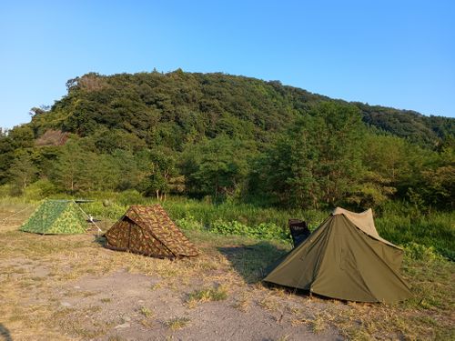 息子くんの軍幕試し張り デイキャンプ 角田大橋河川敷 ファミリーキャンプ フリーサイト ウエィダーさんのキャンプブログ CAMPiii(キャンピー) -キャンプ専用SNS キャンプのすべてがここに集まる-