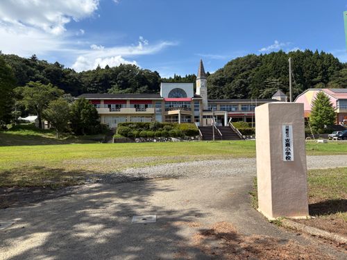 旅する古本屋〜青空下の学舎は本とのご縁を繋ぐ〜 イーレ!はせくら王国 ソロキャンプ 区画サイト オートサイト ぱぱちょさんのキャンプブログ CAMPiii(キャンピー) -キャンプ専用SNS キャンプのすべてがここに集まる-