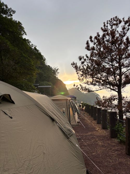黄金崎の潮騒と夕焼け 黄金崎海水浴場(根合海水浴場) ソロキャンプ 区画サイト marpyさんのキャンプブログ CAMPiii(キャンピー) -キャンプ専用SNS キャンプのすべてがここに集まる-