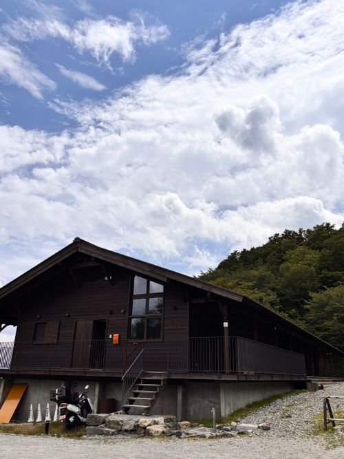 真夏の避暑キャンプ。 WASAMATA HUTTE グループキャンプ 区画サイト オートサイト あやぴーさんのキャンプブログ CAMPiii(キャンピー) -キャンプ専用SNS キャンプのすべてがここに集まる-