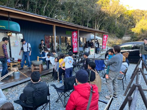 暴風の湖畔で、初の冬キャンプ MOUNT LAKE ファミリーキャンプ 区画サイト オートサイト ヨスケサンバジャロさんのキャンプブログ CAMPiii（キャンピー） -キャンプ専用SNS キャンプのすべてがここに集まる-