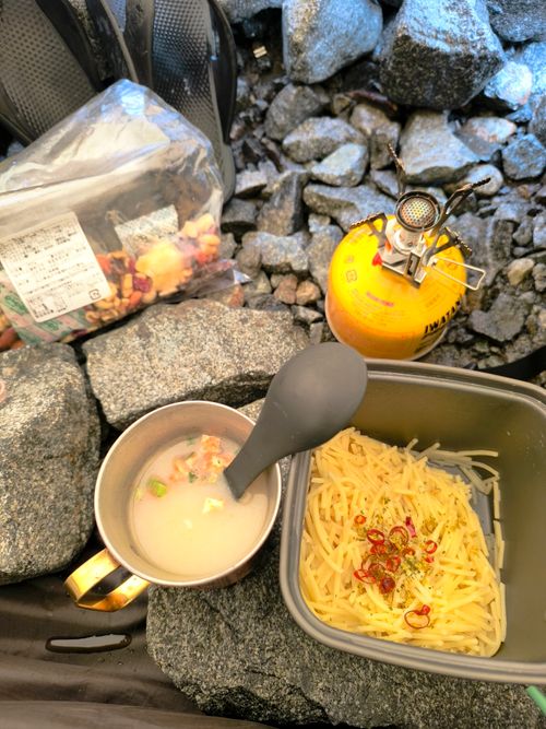 涸沢ヒュッテ としえもんさんのキャンプブログ CAMPiii（キャンピー） -キャンプ専用SNS キャンプのすべてがここに集まる-