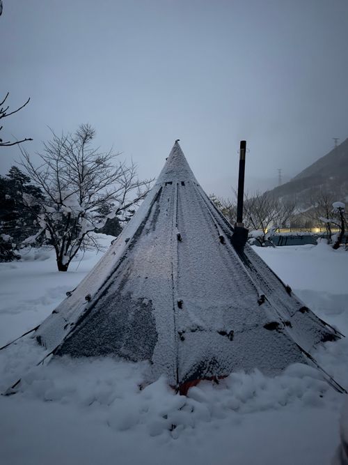 大人だけど雪遊び全振りキャンプ⛄️❄️🗿 白川郷ひらせ温泉キャンプサイト グループキャンプ フリーサイト ぐうたら夫婦さんのキャンプブログ CAMPiii（キャンピー） -キャンプ専用SNS キャンプのすべてがここに集まる-