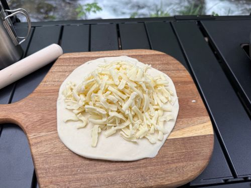チーズナン焼いてみた🧀 やぐら沢キャンプ場 ソロキャンプ 区画サイト オートサイト かとかとさんのキャンプブログ CAMPiii（キャンピー） -キャンプ専用SNS キャンプのすべてがここに集まる-