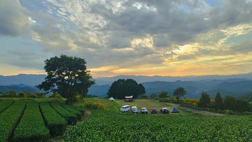 夕日と月と星空と😌 野々川グランビューパーク グループキャンプ オートサイト 区画サイト スローライフに憧れるさんのキャンプブログ CAMPiii(キャンピー) -キャンプ専用SNS キャンプのすべてがここに集まる-