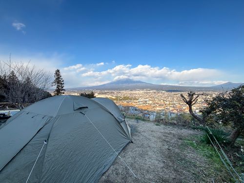 富士山と富士宮市の夜景 富士山と夜景のキャンプ場 桂の森CAMPERSFIELD ソロキャンプ 区画サイト marpyさんのキャンプブログ CAMPiii（キャンピー） -キャンプ専用SNS キャンプのすべてがここに集まる-