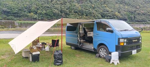 車にタープ!イイね〜✨ 小船キャンプ場 ソロキャンプ フリーサイト オートサイト sangさんのキャンプブログ CAMPiii(キャンピー) -キャンプ専用SNS キャンプのすべてがここに集まる-