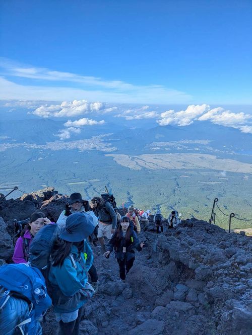 日本最高峰で奇跡のフルコンボ😍皆既月食・ご来光・影富士の富士山登山 富士山 グループキャンプ NATSUさんのキャンプブログ CAMPiii（キャンピー） -キャンプ専用SNS キャンプのすべてがここに集まる-