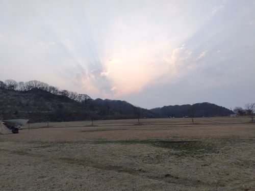 広〜い！私の中では、ふもとっぱらキャンプ場でした ごちキャンプ場 ソロキャンプ フリーサイト オートサイト セツさんのキャンプブログ CAMPiii（キャンピー） -キャンプ専用SNS キャンプのすべてがここに集まる-