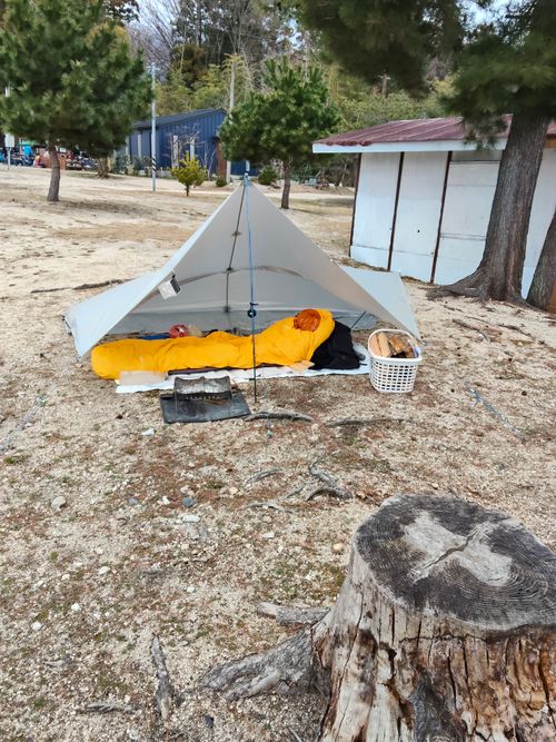 強風でお試しタープ 青柳浜キャンプ場 ソロキャンプ 区画サイト おっとまんSさんのキャンプブログ CAMPiii（キャンピー） -キャンプ専用SNS キャンプのすべてがここに集まる-