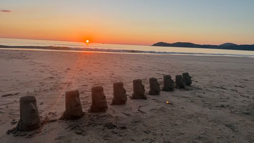 夕陽と花火と石像🗿と コースタルパークリトリート /Coastal Park RETREAT – RV & Campervan Site / ファミリーキャンプ グループキャンプ 区画サイト オートサイト moreAiさんのキャンプブログ CAMPiii（キャンピー） -キャンプ専用SNS キャンプのすべてがここに集まる-