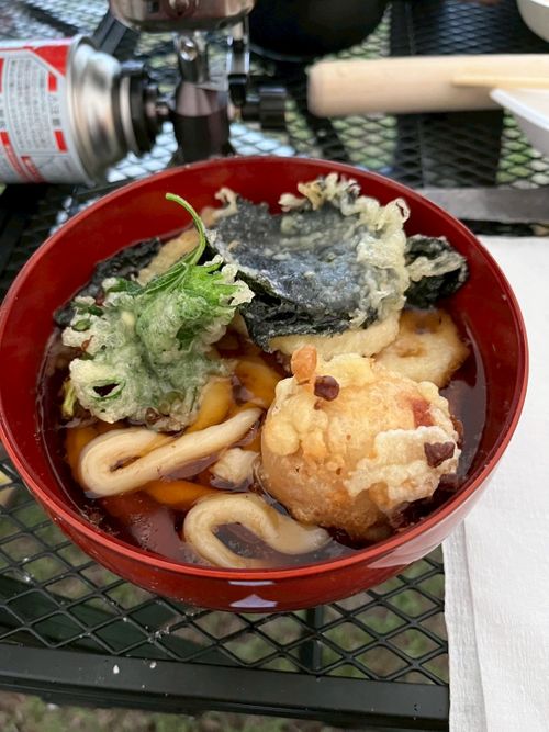 手打ち天ぷらうどんを作りたい! 渚園 キャンプ場 グループキャンプ 区画サイト ぷぅさんのキャンプブログ CAMPiii(キャンピー) -キャンプ専用SNS キャンプのすべてがここに集まる-