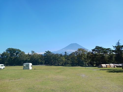 富士山まる出しの秋キャンプ 朝霧Camp Base そらいろキャンプ場（フリーサイト・区画サイト・電源区画サイト） ファミリーキャンプ 区画サイト キャンピングカー vios outdoor'sさんのキャンプブログ CAMPiii（キャンピー） -キャンプ専用SNS キャンプのすべてがここに集まる-