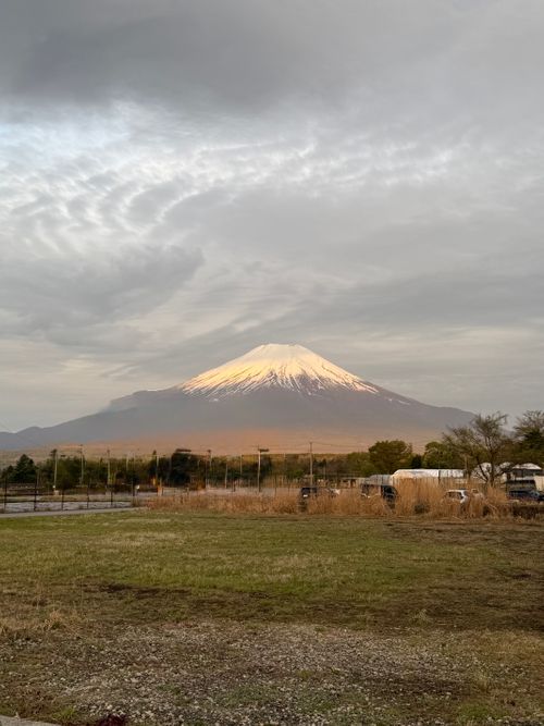 富士山キャンプとタープ崩壊 山梨県 ファミリーキャンプ 区画サイト パパゴニアさんのキャンプブログ CAMPiii（キャンピー） -キャンプ専用SNS キャンプのすべてがここに集まる-
