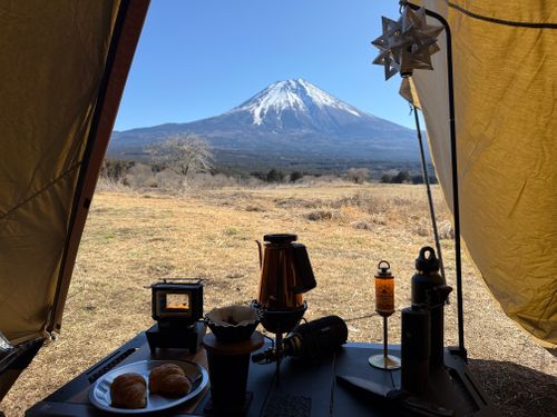 圧巻の富士山 富士高原トマトフィールド ソロキャンプ フリーサイト スモーキーさんのキャンプブログ CAMPiii（キャンピー） -キャンプ専用SNS キャンプのすべてがここに集まる-