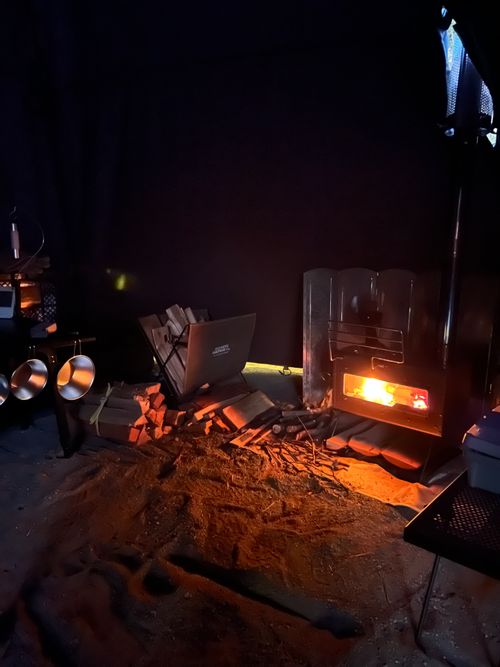 薪ストーブ　初インストール 火剣山キャンプ場 ソロキャンプ フリーサイト 区画サイト KABUTOさんのキャンプブログ CAMPiii（キャンピー） -キャンプ専用SNS キャンプのすべてがここに集まる-