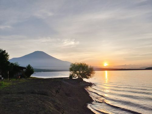 夕日と白鳥と富士山と 湖山荘キャンプ場 ファミリーキャンプ 区画サイト オートサイト まささんのキャンプブログ CAMPiii(キャンピー) -キャンプ専用SNS キャンプのすべてがここに集まる-