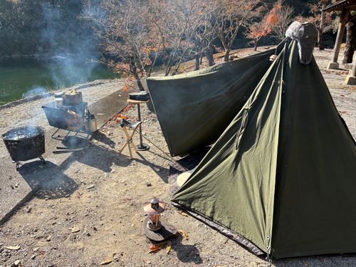 焚き火だ♪焚き火だ♪落ち葉焚き🍂🔥 前川キャンプ場 ソロキャンプ フリーサイト camping roll♪さんのキャンプブログ CAMPiii（キャンピー） -キャンプ専用SNS キャンプのすべてがここに集まる-