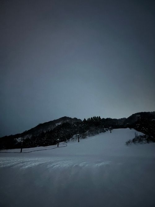 ゲレンデ内でマジの雪中初体験。 365 Green Village グループキャンプ フリーサイト あやぴーさんのキャンプブログ CAMPiii（キャンピー） -キャンプ専用SNS キャンプのすべてがここに集まる-