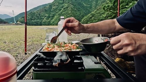 CAMPiii（キャンピー） HOTさんのキャンプブログ 静かな平日、つり橋の下でたこ焼きデイキャンプ｜プロ級の絶品たこ焼き完成！【ニューギア】アルペンアウトドアユニットテーブル&times;タフ丸Jr初使用！ 
