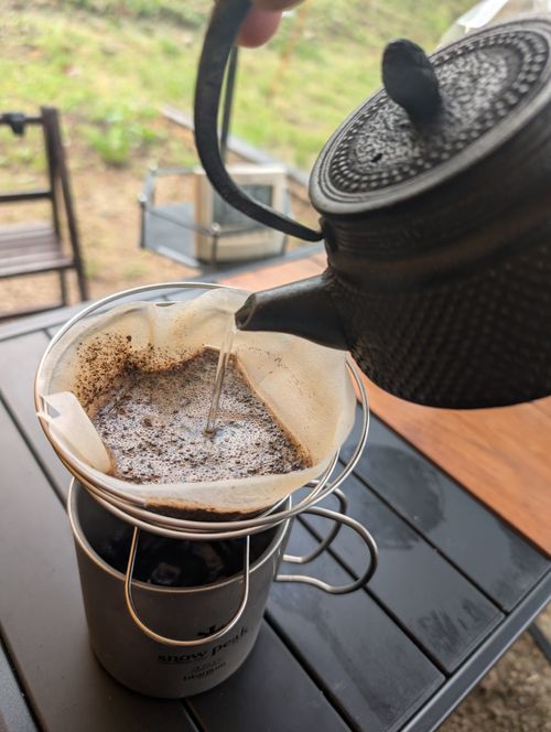 雨が降ったり止んだり 酵素風呂 森蔵 ソロキャンプ 区画サイト ともっちさんのキャンプブログ CAMPiii（キャンピー） -キャンプ専用SNS キャンプのすべてがここに集まる-