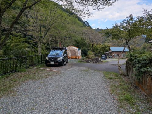 滝の迫力◎!川遊びも満喫!アットホームなキャンプ場 山水徳間の里キャンプ場 ファミリーキャンプ 区画サイト ひなはるさんのキャンプブログ CAMPiii(キャンピー) -キャンプ専用SNS キャンプのすべてがここに集まる-