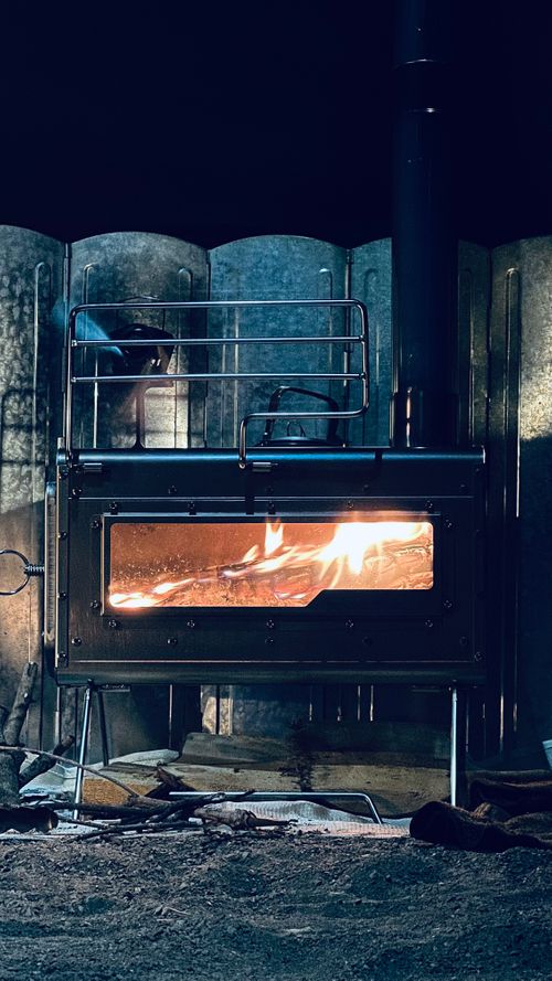 薪ストーブ　初インストール 火剣山キャンプ場 ソロキャンプ フリーサイト 区画サイト KABUTOさんのキャンプブログ CAMPiii（キャンピー） -キャンプ専用SNS キャンプのすべてがここに集まる-