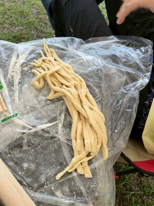 手打ち天ぷらうどんを作りたい! 渚園 キャンプ場 グループキャンプ 区画サイト ぷぅさんのキャンプブログ CAMPiii(キャンピー) -キャンプ専用SNS キャンプのすべてがここに集まる-