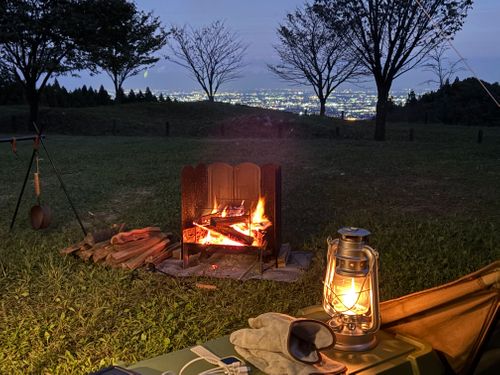 CAMPiii(キャンピー) tamtamさんのキャンプブログ 夜景と焚き火 創造の森キャンプ場