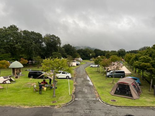 広いサイトでグルキャン ビラデスト 今津 グループキャンプ ファミリーキャンプ 区画サイト オートサイト ヨスケサンバジャロさんのキャンプブログ CAMPiii（キャンピー） -キャンプ専用SNS キャンプのすべてがここに集まる-